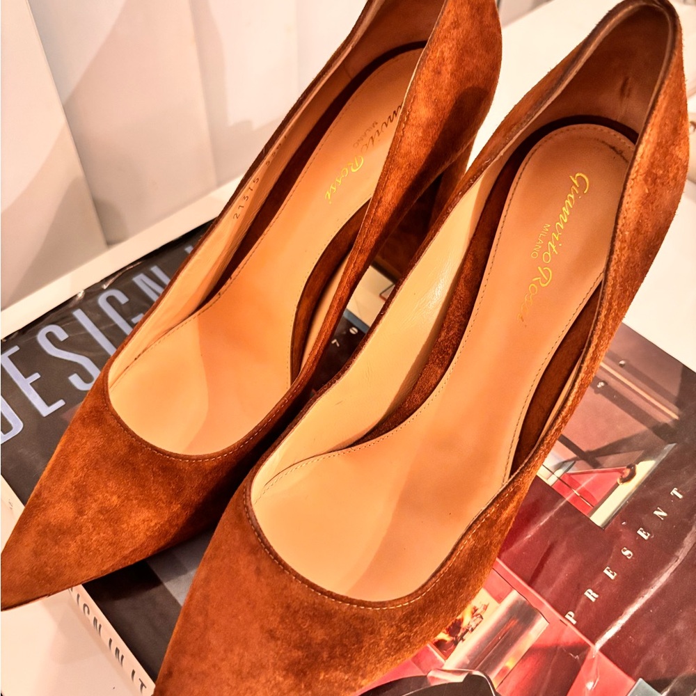 Gianvito Rossi Suede Pointed-Toe Pumps in Cognac - Picture 2 of 5